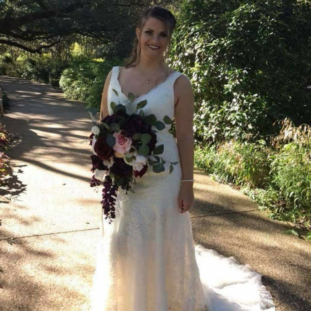 NEW Jewel Lace Trumpet Wedding Dress in Ivory/ Size 12.